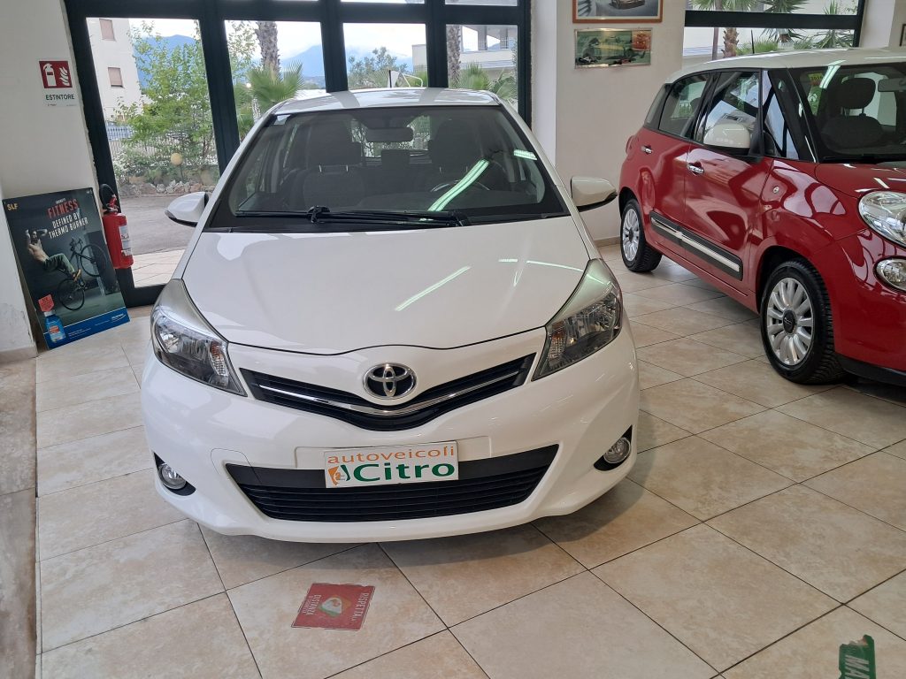 TOYOTA YARIS 1.3 BENZ. LOUNGE