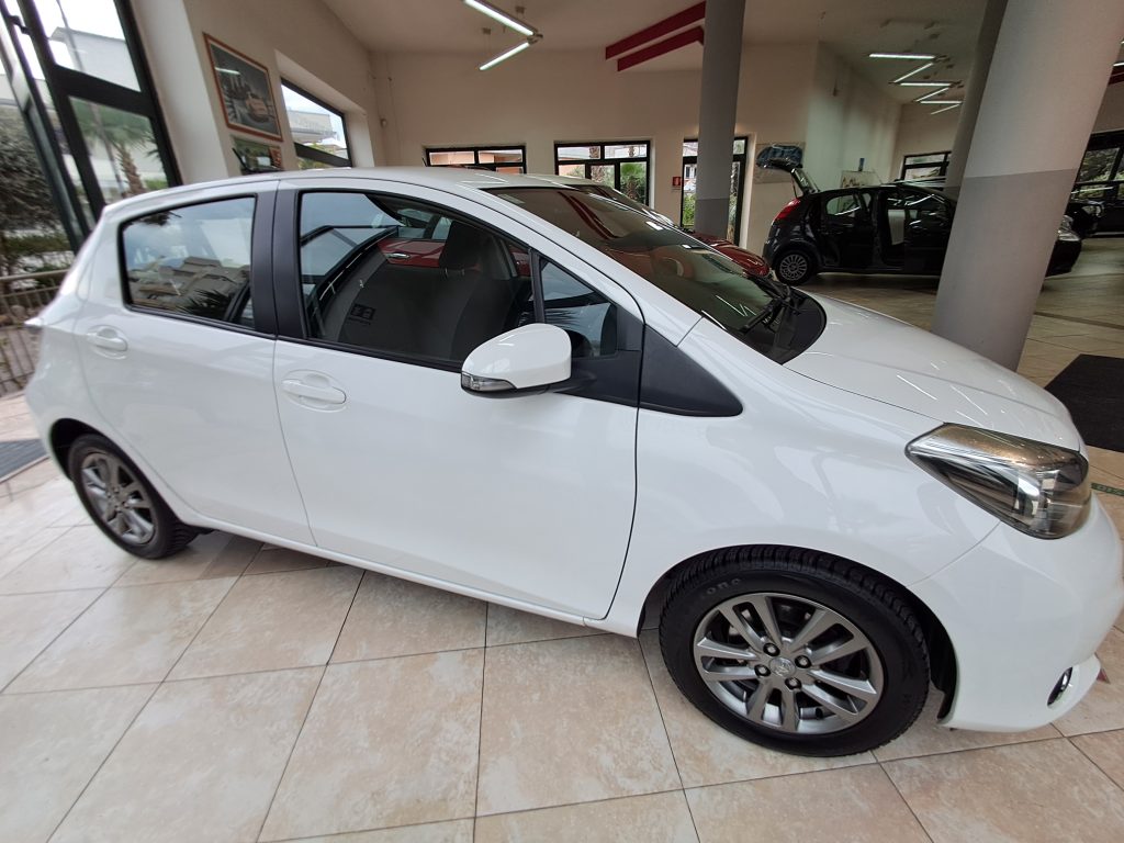TOYOTA YARIS 1.3 BENZ. LOUNGE