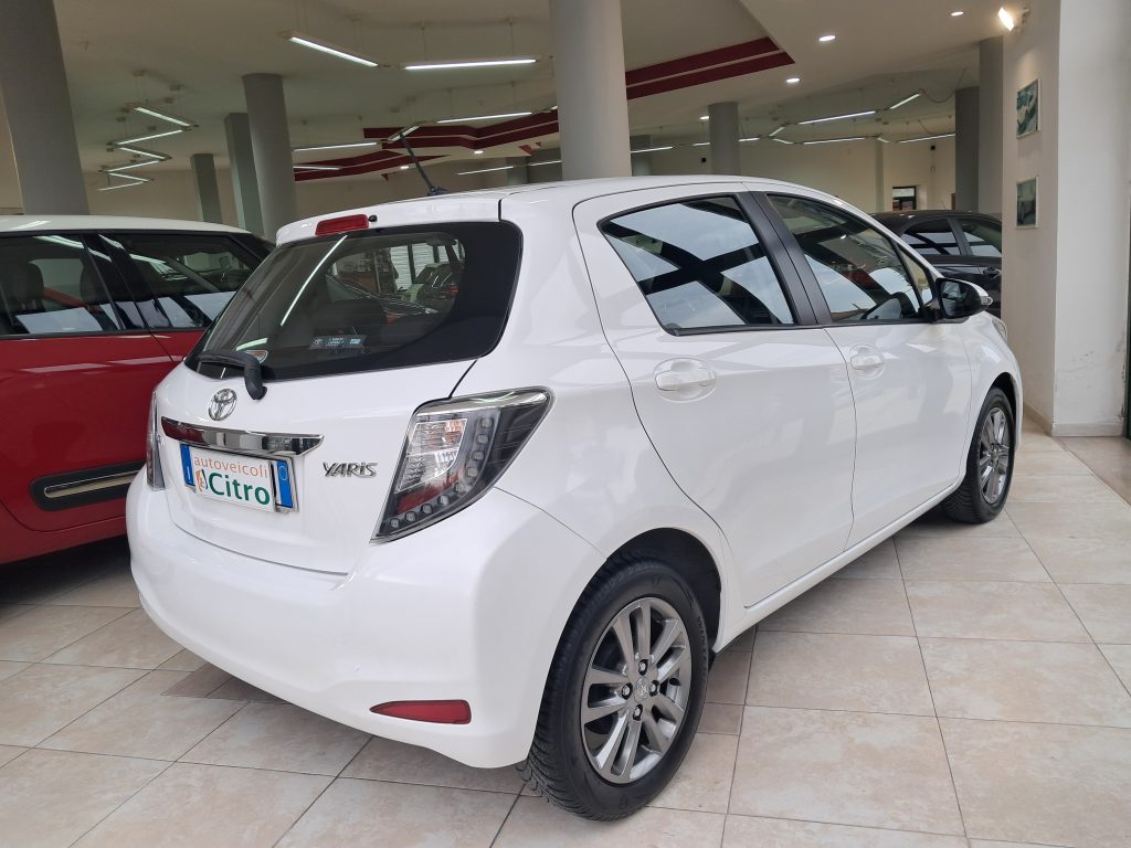 TOYOTA YARIS 1.3 BENZ. LOUNGE