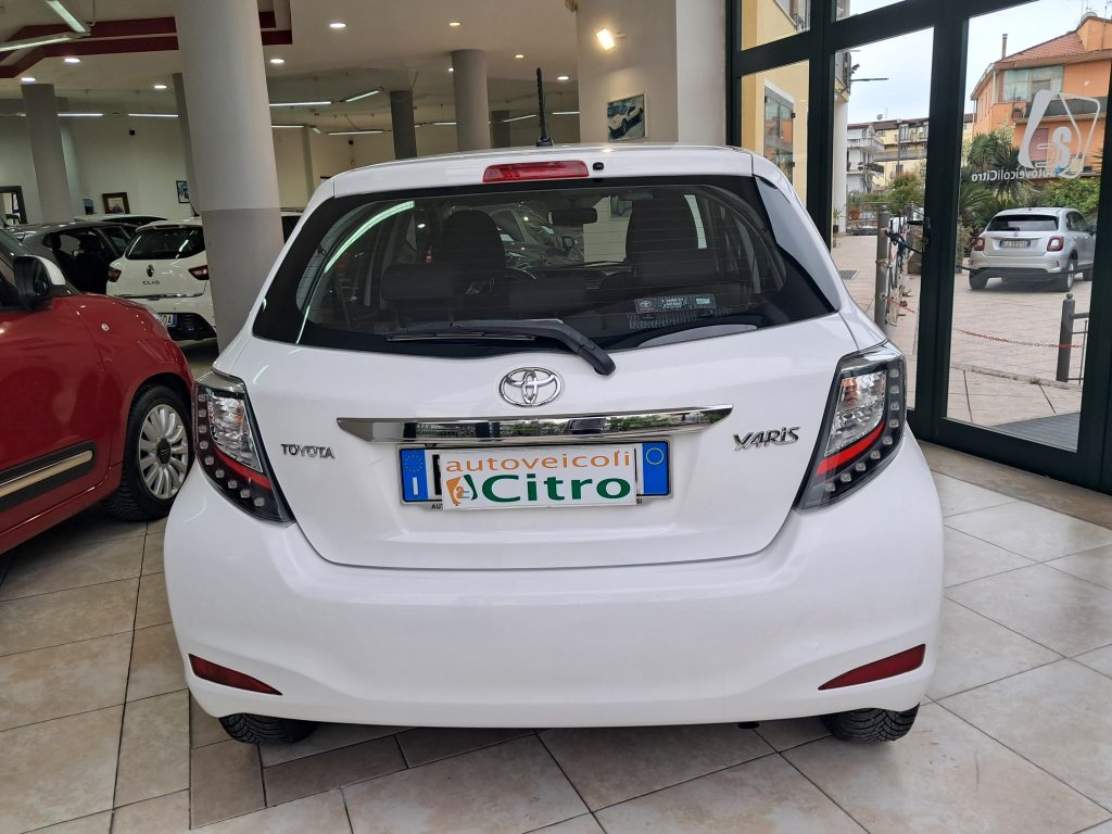 TOYOTA YARIS 1.3 BENZ. LOUNGE