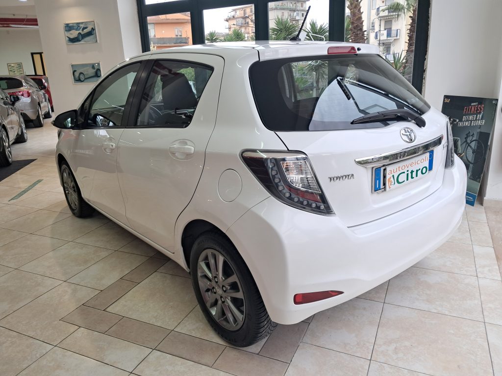 TOYOTA YARIS 1.3 BENZ. LOUNGE