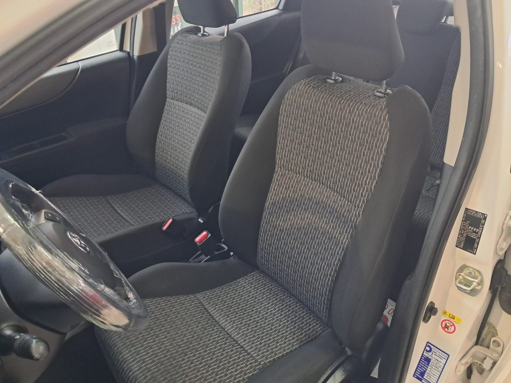 TOYOTA YARIS 1.3 BENZ. LOUNGE