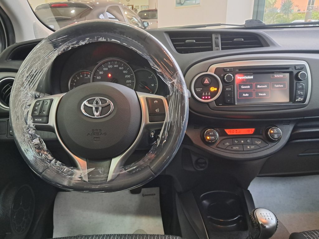 TOYOTA YARIS 1.3 BENZ. LOUNGE