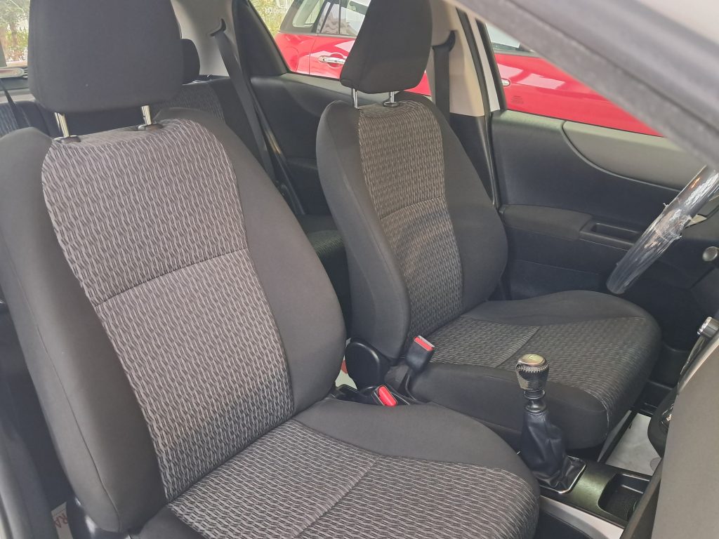 TOYOTA YARIS 1.3 BENZ. LOUNGE