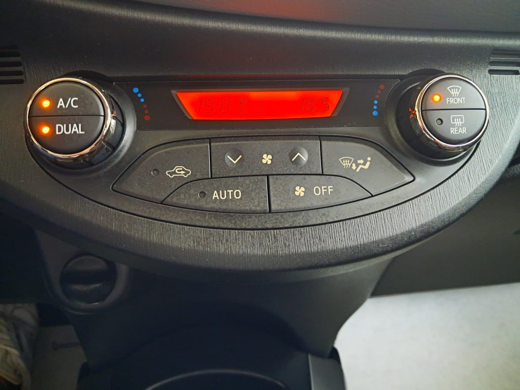 TOYOTA YARIS 1.3 BENZ. LOUNGE