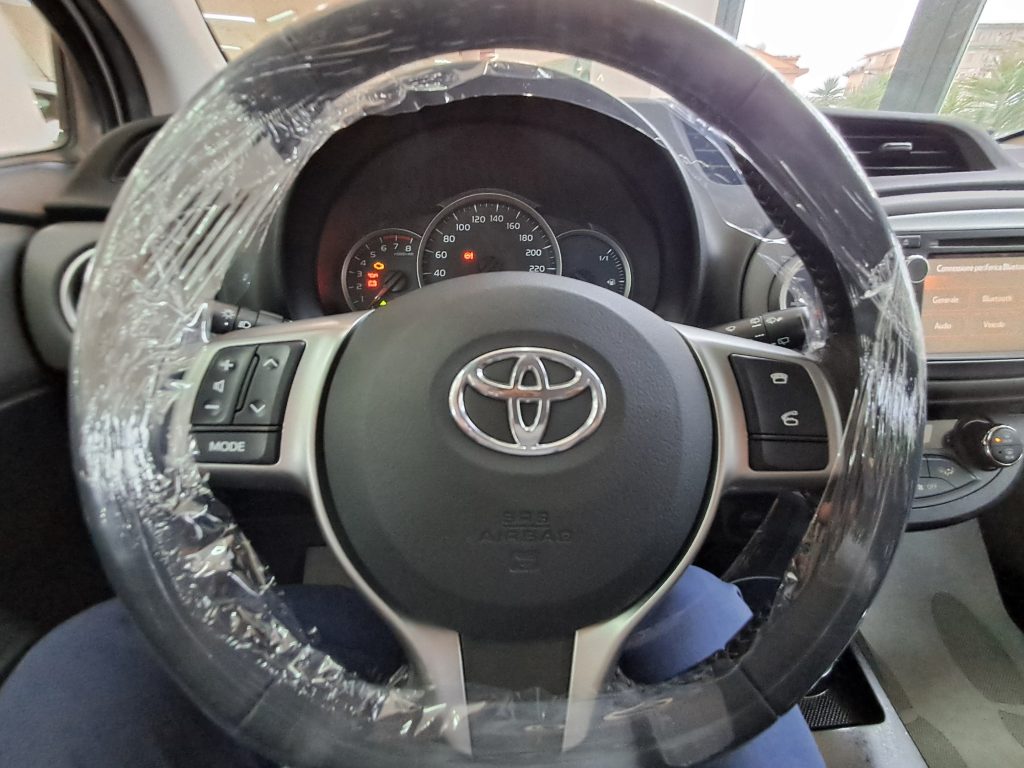 TOYOTA YARIS 1.3 BENZ. LOUNGE