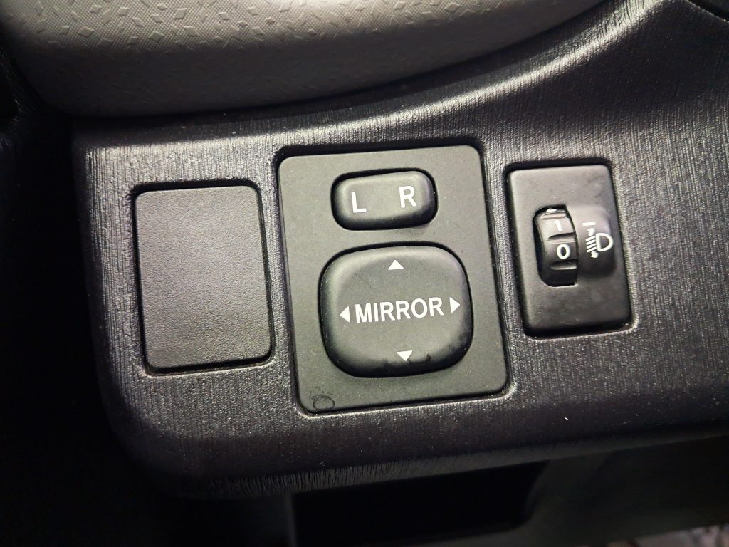 TOYOTA YARIS 1.3 BENZ. LOUNGE