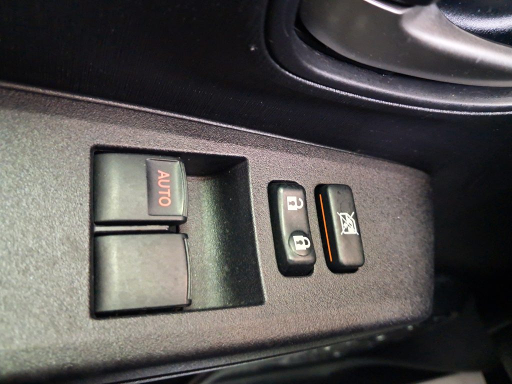 TOYOTA YARIS 1.3 BENZ. LOUNGE