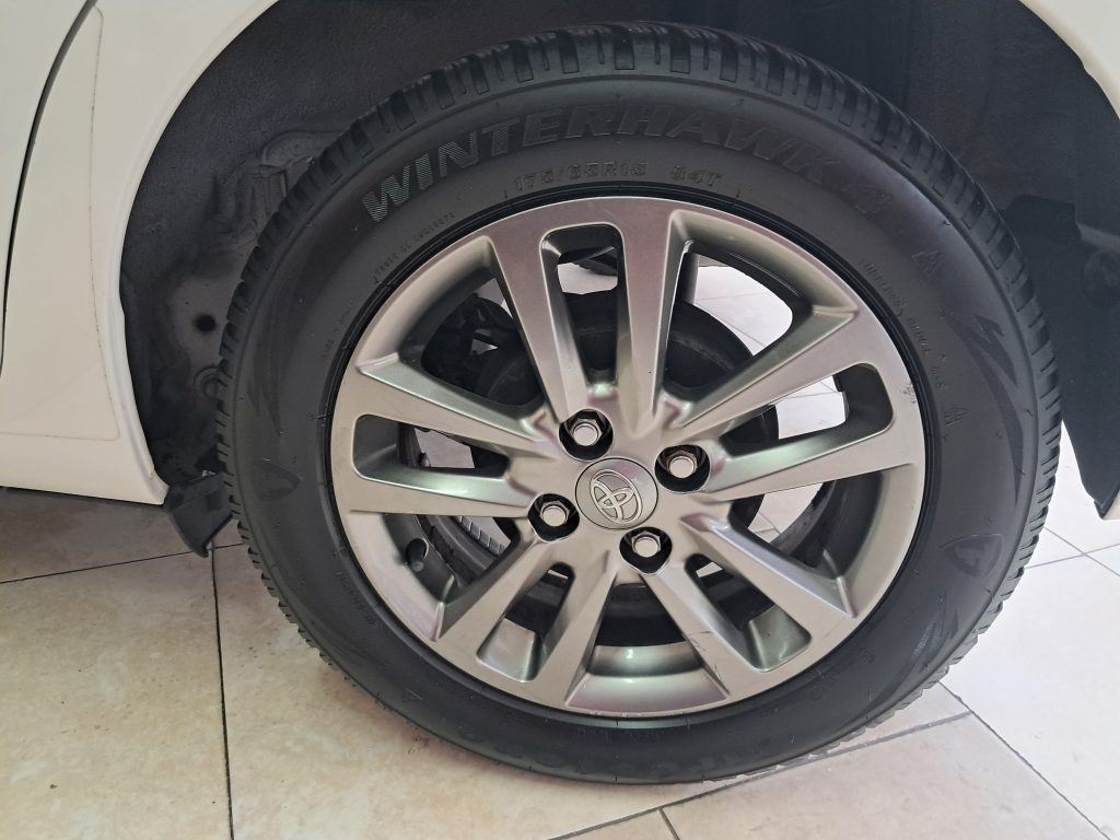 TOYOTA YARIS 1.3 BENZ. LOUNGE