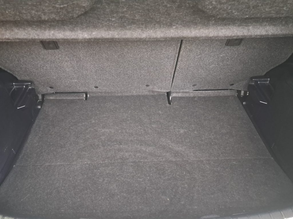 TOYOTA YARIS 1.3 BENZ. LOUNGE