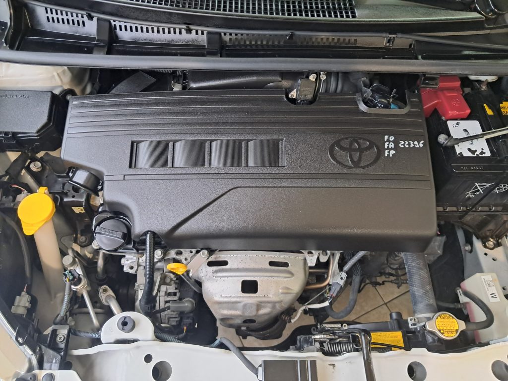 TOYOTA YARIS 1.3 BENZ. LOUNGE