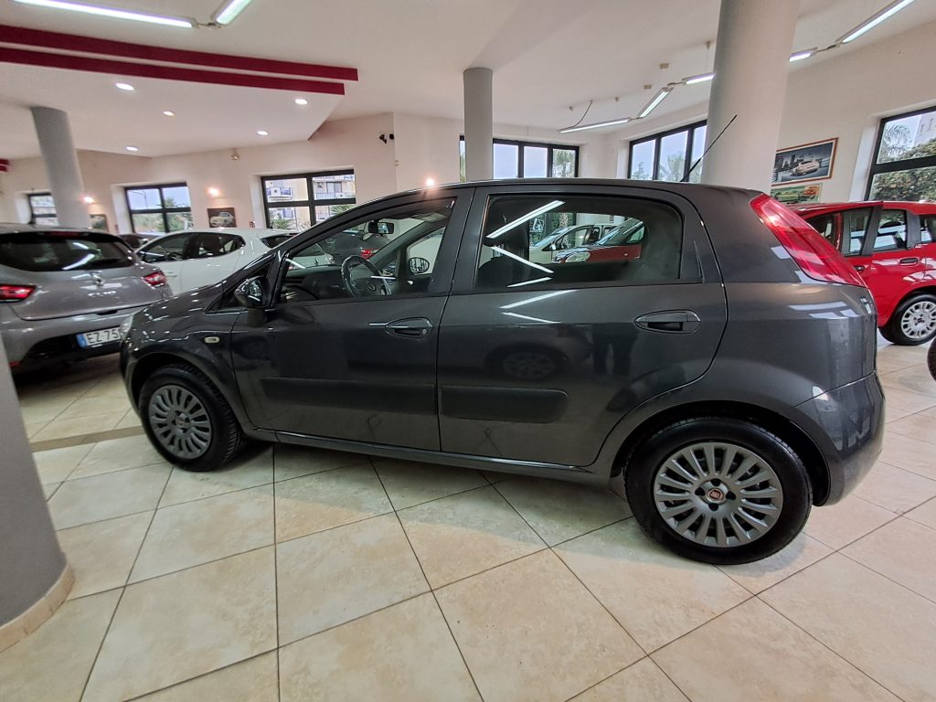FIAT GRANDE PUNTO 1.2 GPL(Motore revisionato Km 0/Kit Frizione Nuovo))