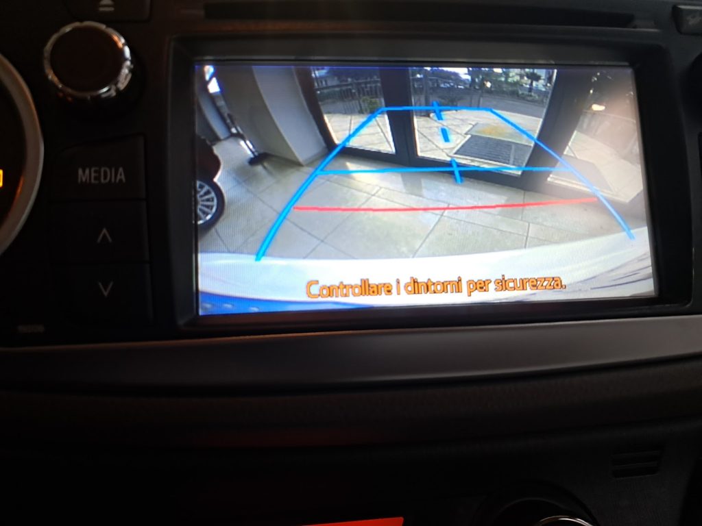 TOYOTA YARIS 1.3 BENZ. LOUNGE