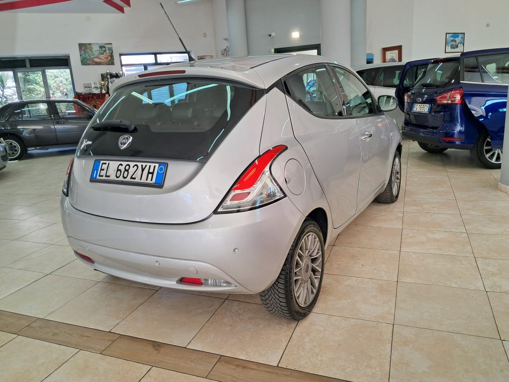 Lancia Ypsilon 1.2 Benz/Gpl