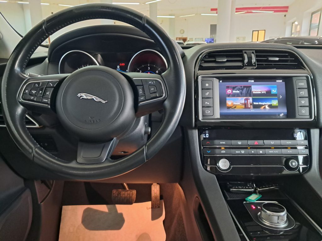 JAGUAR F-PACE PRESTIGE