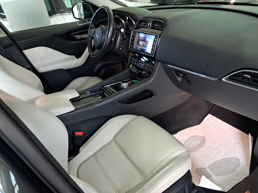 JAGUAR F-PACE PRESTIGE