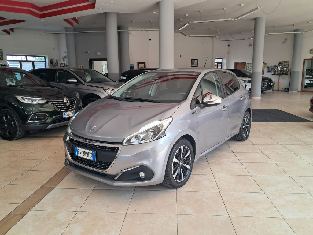 PEUGEOT 208  Stop&Start 5 porte Signature 1.2 BENZ. OK NEOPATENTATI