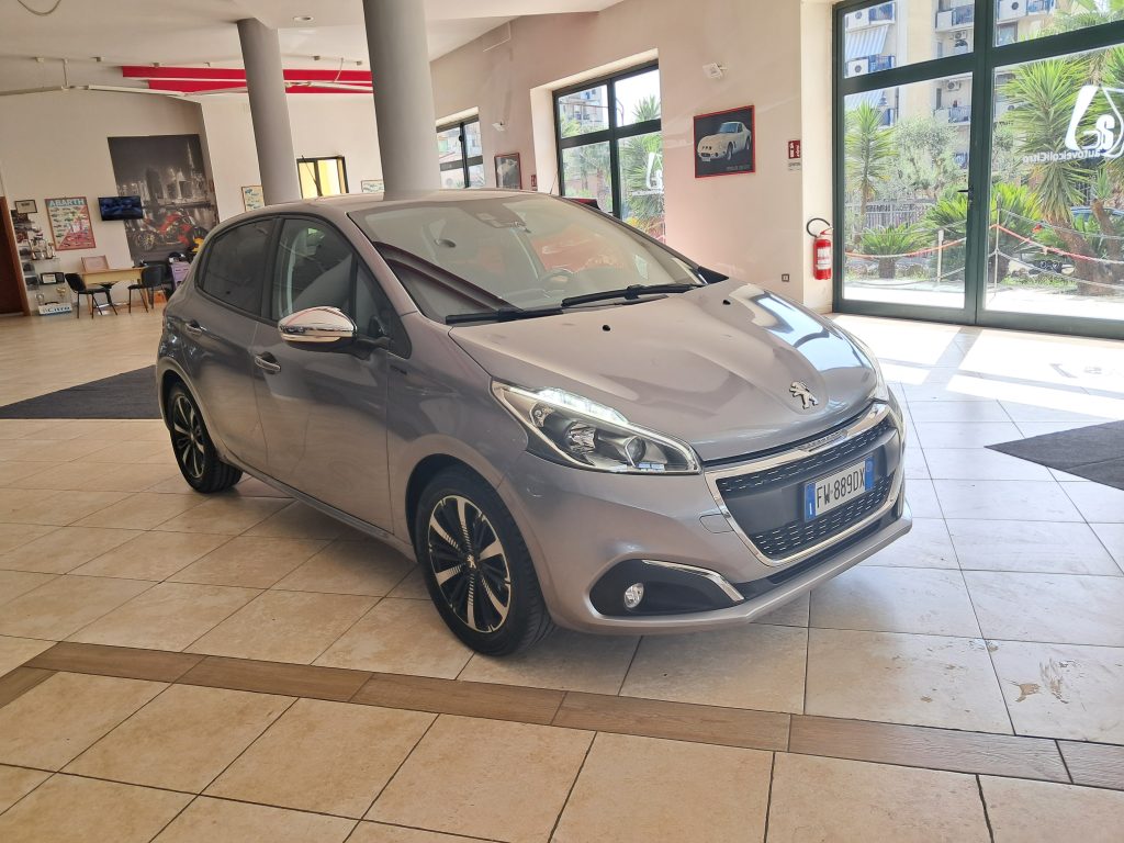 PEUGEOT 208  Stop&Start 5 porte Signature 1.2 BENZ. OK NEOPATENTATI