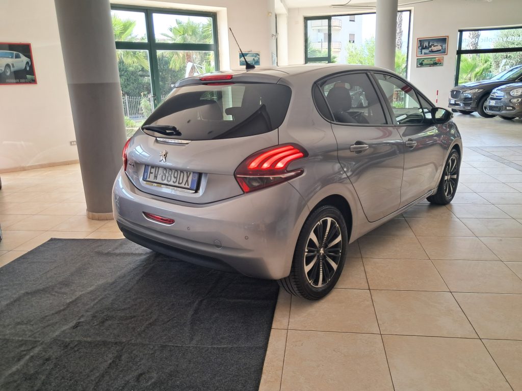 PEUGEOT 208  Stop&Start 5 porte Signature 1.2 BENZ. OK NEOPATENTATI