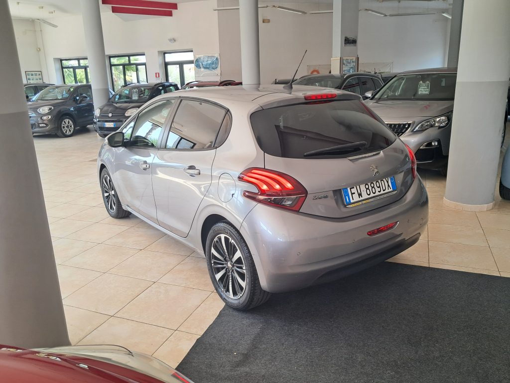 PEUGEOT 208  Stop&Start 5 porte Signature 1.2 BENZ. OK NEOPATENTATI