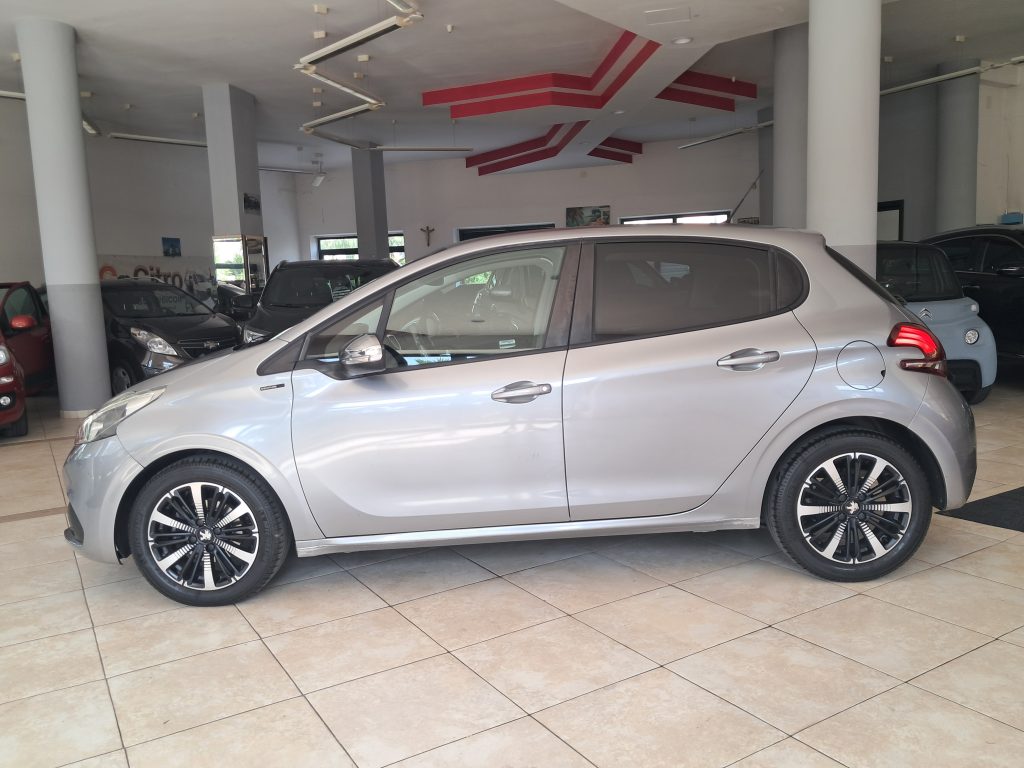 PEUGEOT 208  Stop&Start 5 porte Signature 1.2 BENZ. OK NEOPATENTATI