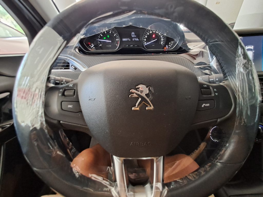 PEUGEOT 208  Stop&Start 5 porte Signature 1.2 BENZ. OK NEOPATENTATI