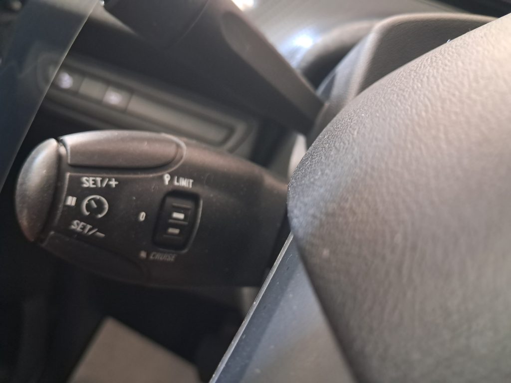 PEUGEOT 208  Stop&Start 5 porte Signature 1.2 BENZ. OK NEOPATENTATI