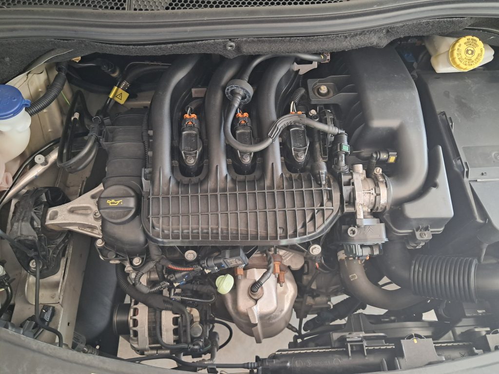 PEUGEOT 208  Stop&Start 5 porte Signature 1.2 BENZ. OK NEOPATENTATI