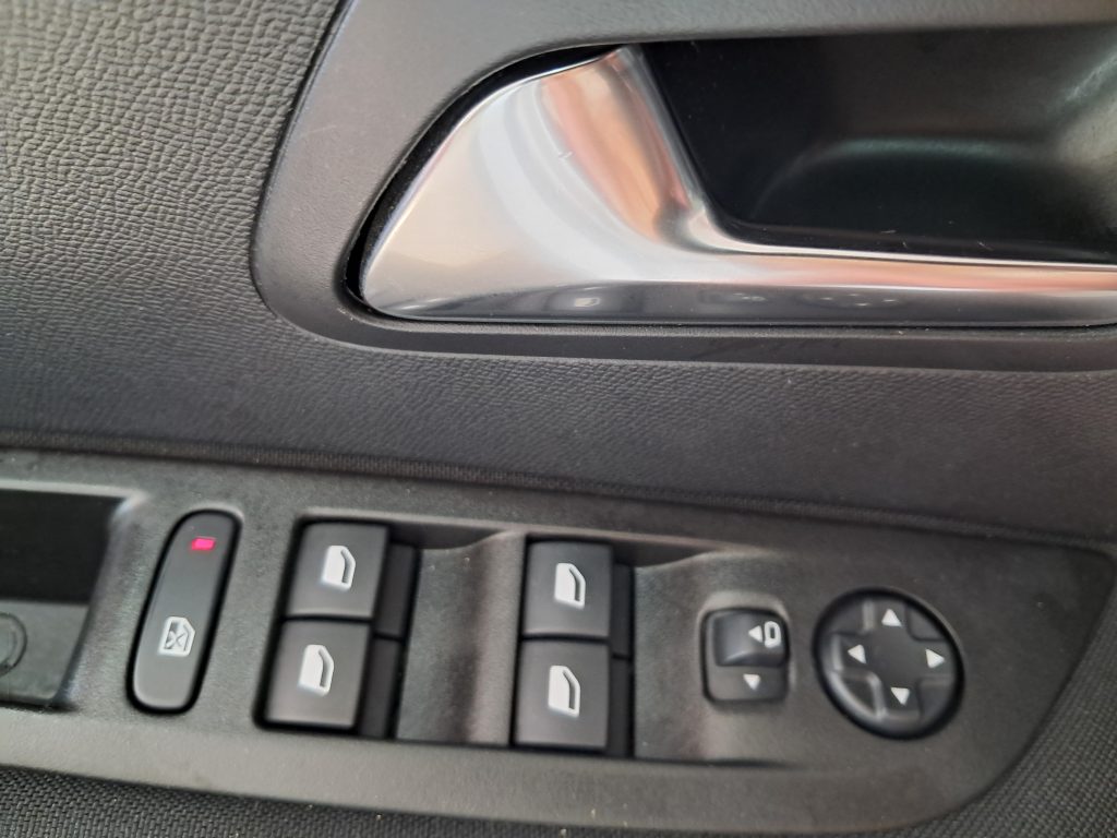 PEUGEOT 208 ALLURE 1.2 BENZ. OK NEOPATENTATI