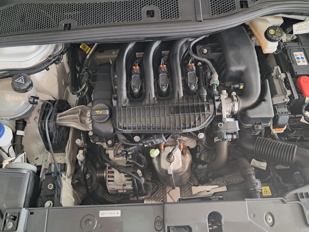 PEUGEOT 208 ALLURE 1.2 BENZ. OK NEOPATENTATI