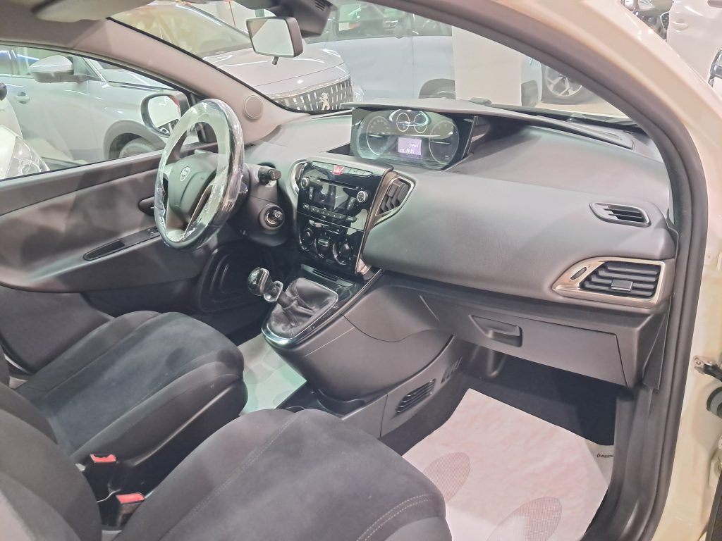 Lancia Ypsilon 1.2 5P Elefantino Blu - Neopatentati