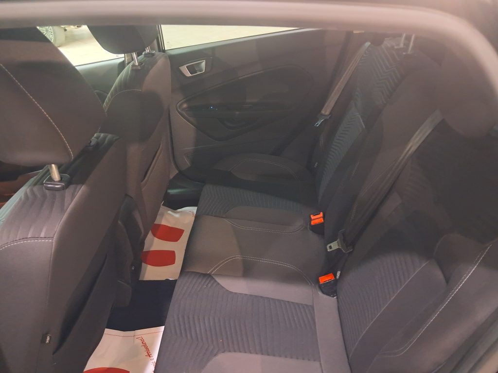 FORD FIESTA TITANIUM 1.4 GPL CASA MADRE(ADATTA NEOPATENTATI)