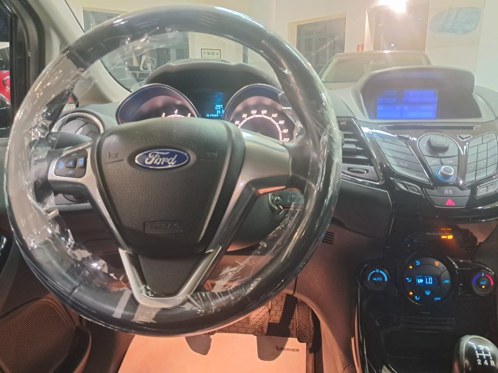 FORD FIESTA TITANIUM 1.4 GPL CASA MADRE(ADATTA NEOPATENTATI)