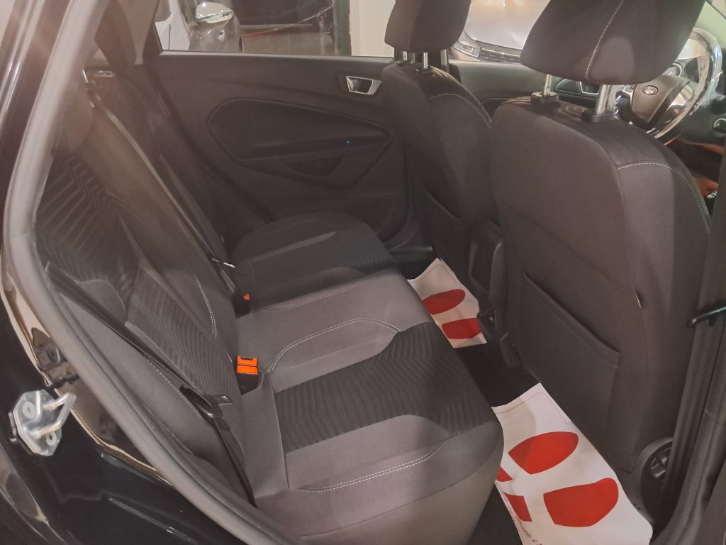 FORD FIESTA TITANIUM 1.4 GPL CASA MADRE(ADATTA NEOPATENTATI)