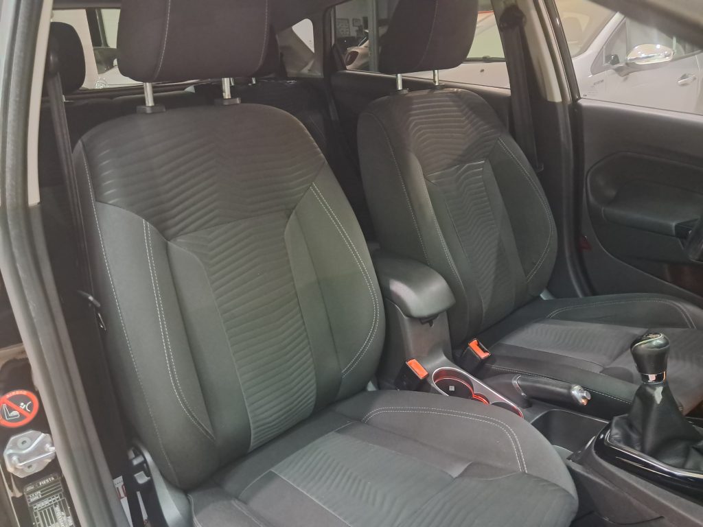 FORD FIESTA TITANIUM 1.4 GPL CASA MADRE(ADATTA NEOPATENTATI)