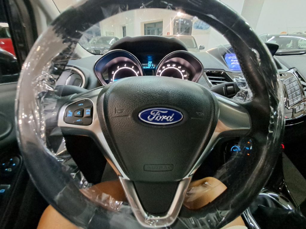 FORD FIESTA TITANIUM 1.4 GPL CASA MADRE(ADATTA NEOPATENTATI)