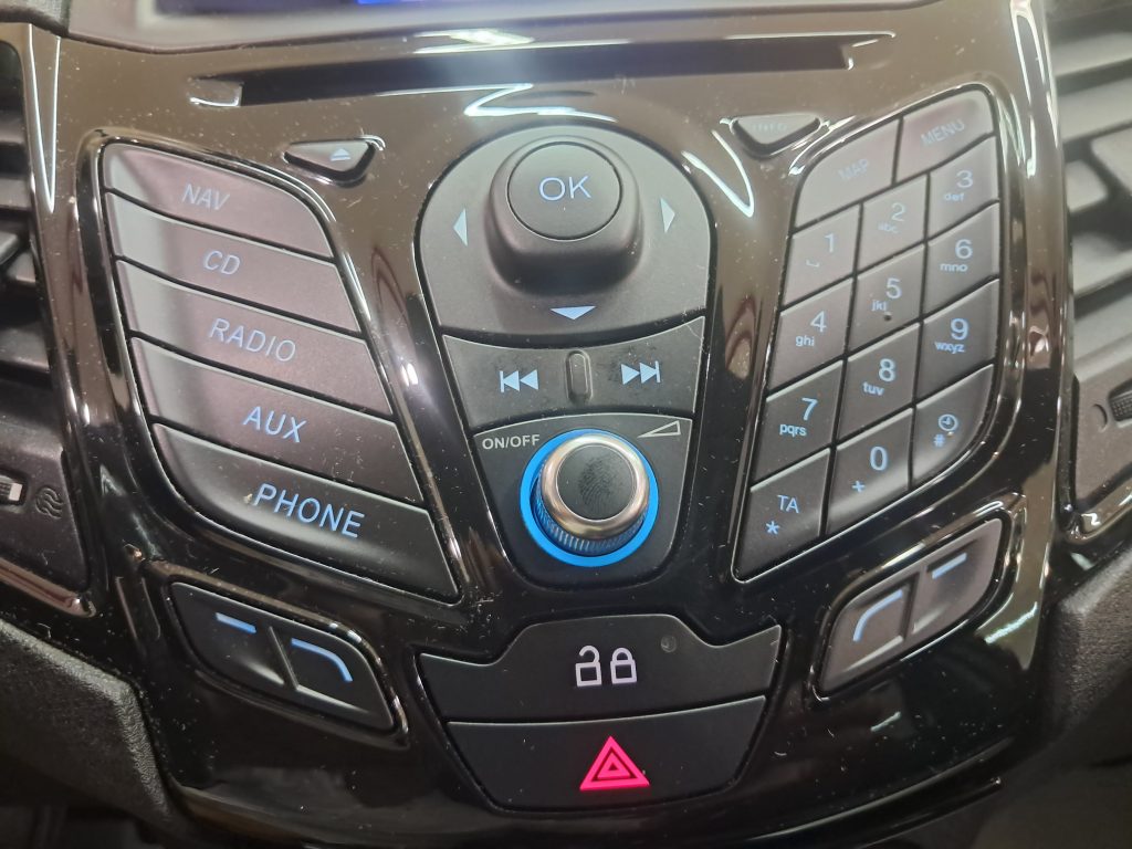 FORD FIESTA TITANIUM 1.4 GPL CASA MADRE(ADATTA NEOPATENTATI)