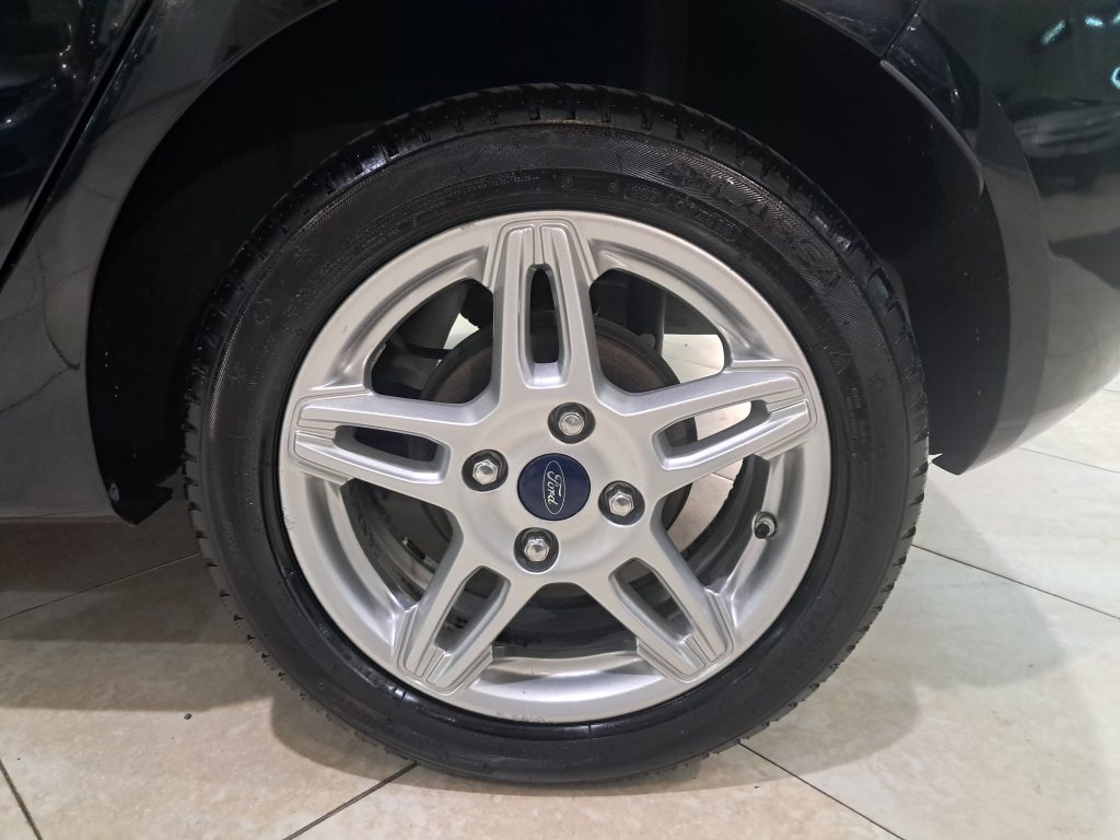 FORD FIESTA TITANIUM 1.4 GPL CASA MADRE(ADATTA NEOPATENTATI)