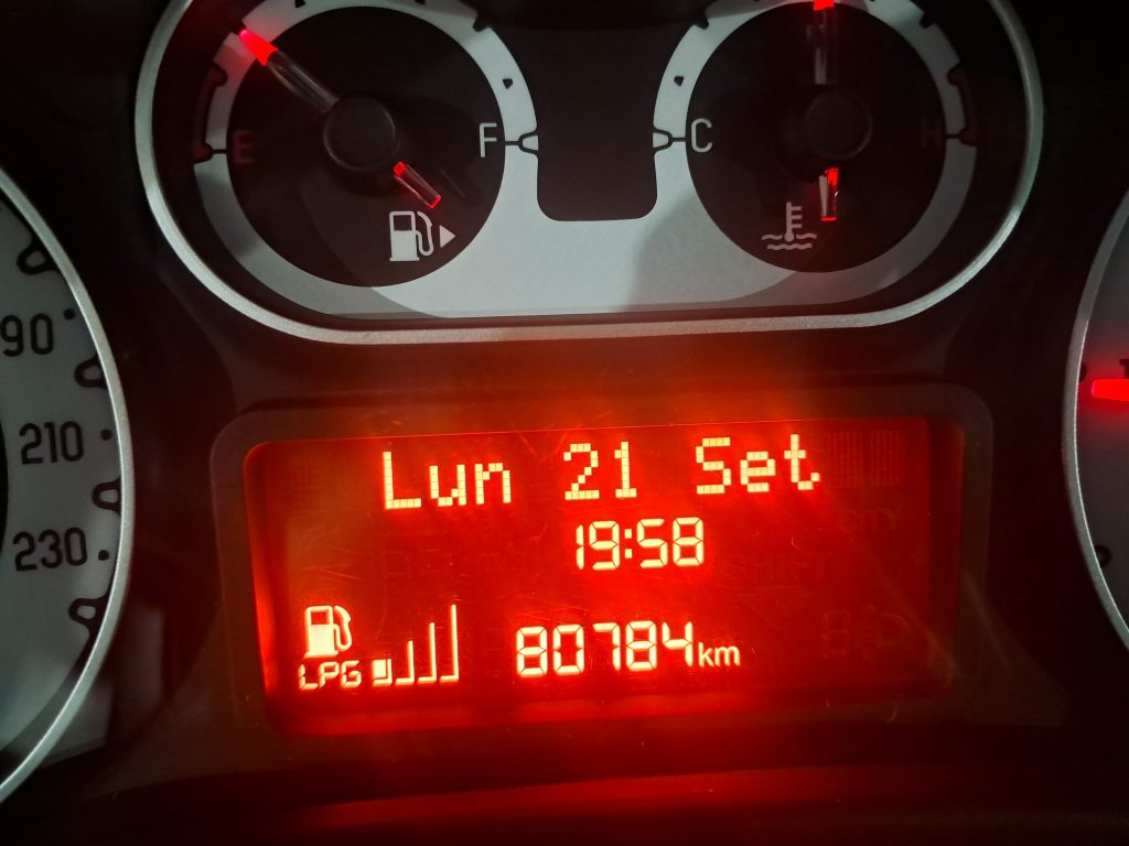 FIAT 500L LOUNGE 1.4 T-JET GPL(CASA MADRE) B-COLOR