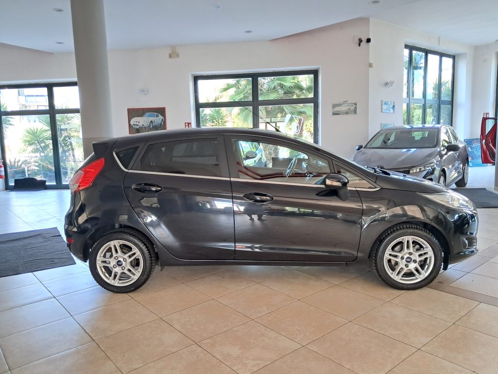 FORD FIESTA TITANIUM 1.4 GPL CASA MADRE(ADATTA NEOPATENTATI)