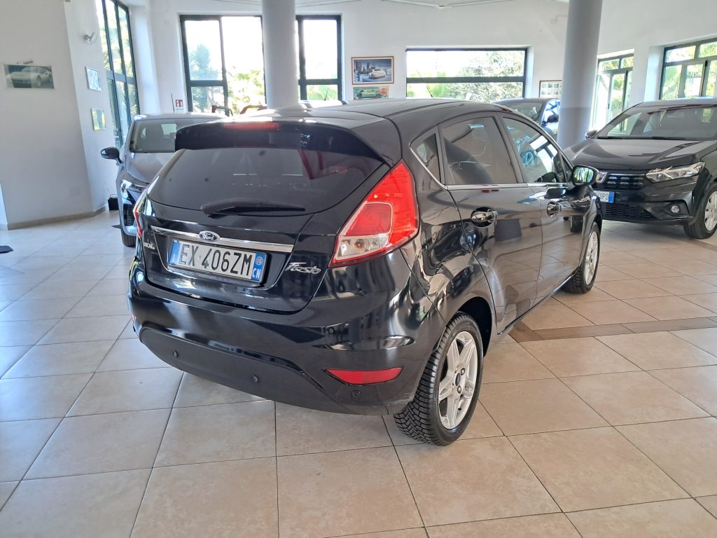 FORD FIESTA TITANIUM 1.4 GPL CASA MADRE(ADATTA NEOPATENTATI)