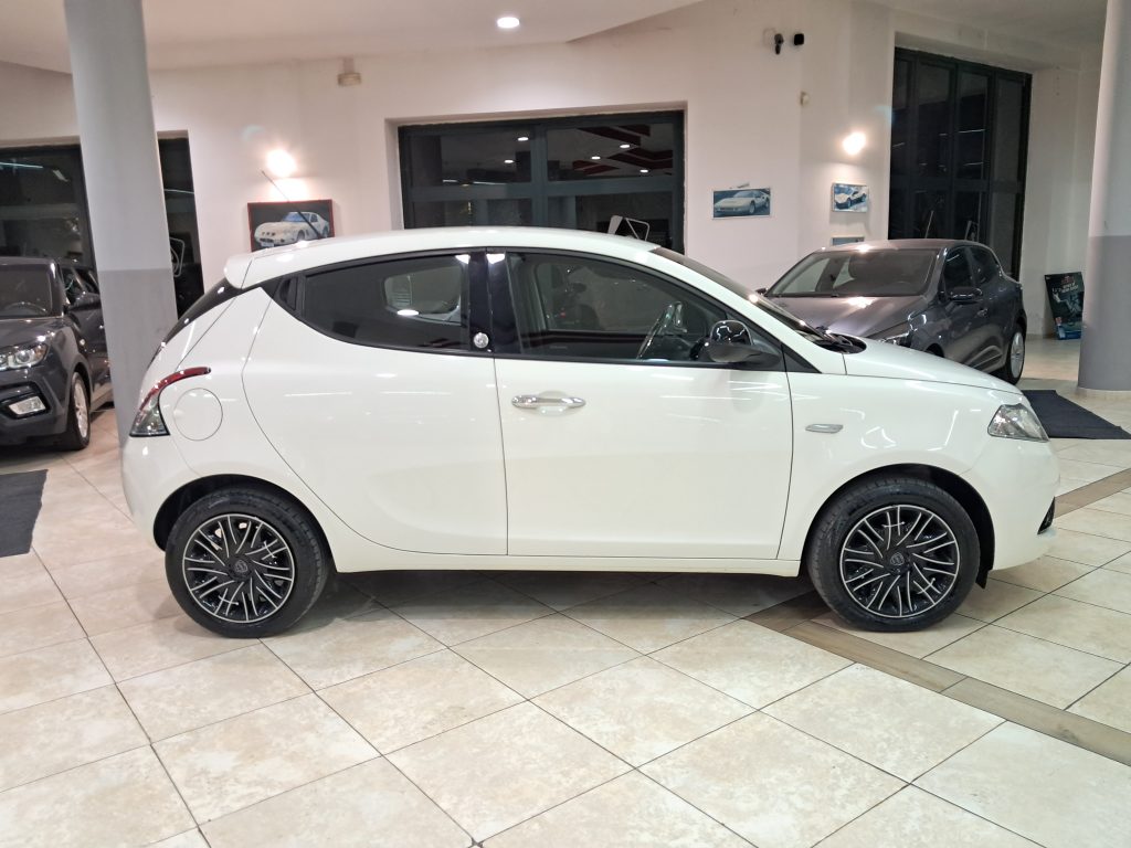 LANCIA YPSILON ECOCHIC 1.2 GPL CASA MADRE