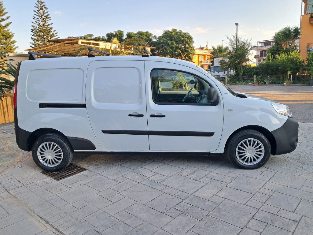 RENAULT KANGO MAXI 1.5 DCI 3 POSTI IN CABINA(NEOPATENTATI)