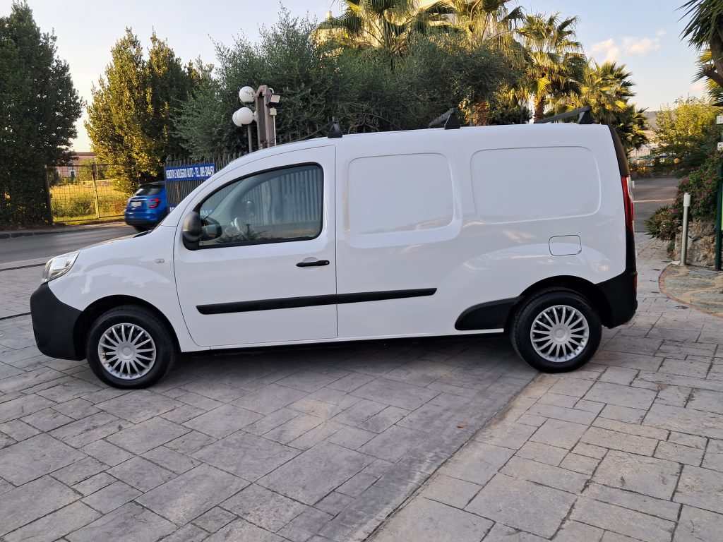 RENAULT KANGO MAXI 1.5 DCI 3 POSTI IN CABINA(NEOPATENTATI)