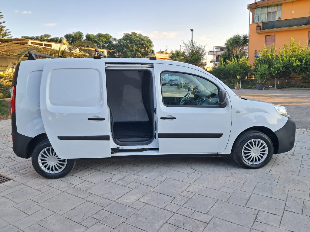 RENAULT KANGO MAXI 1.5 DCI 3 POSTI IN CABINA(NEOPATENTATI)