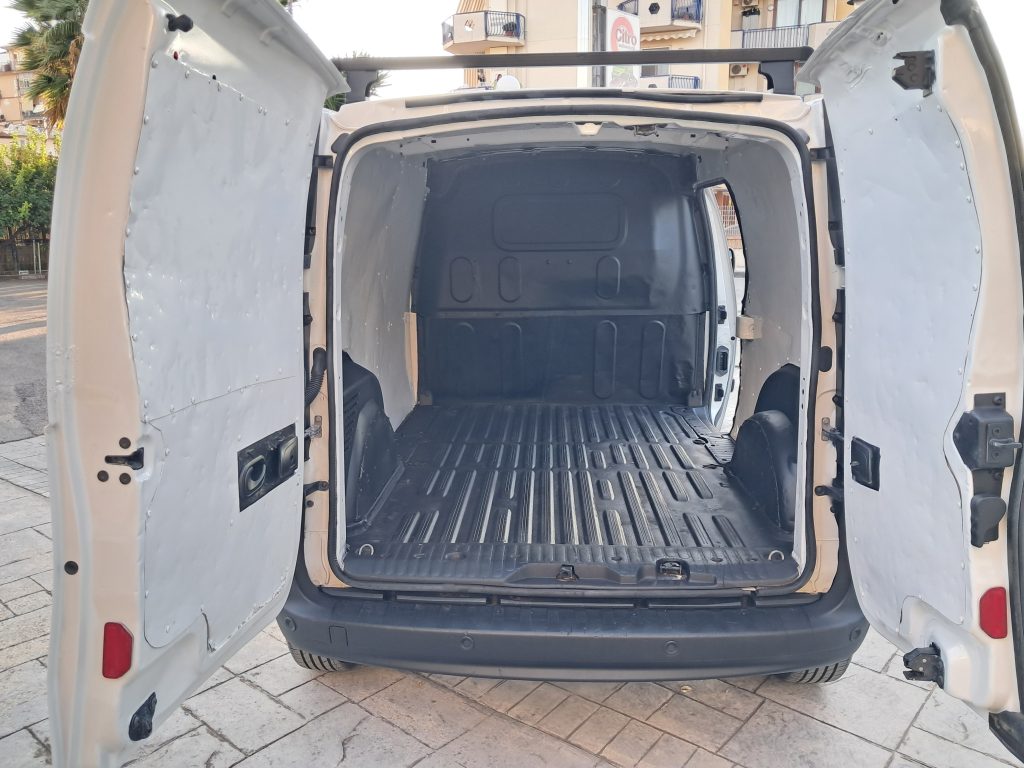 RENAULT KANGO MAXI 1.5 DCI 3 POSTI IN CABINA(NEOPATENTATI)