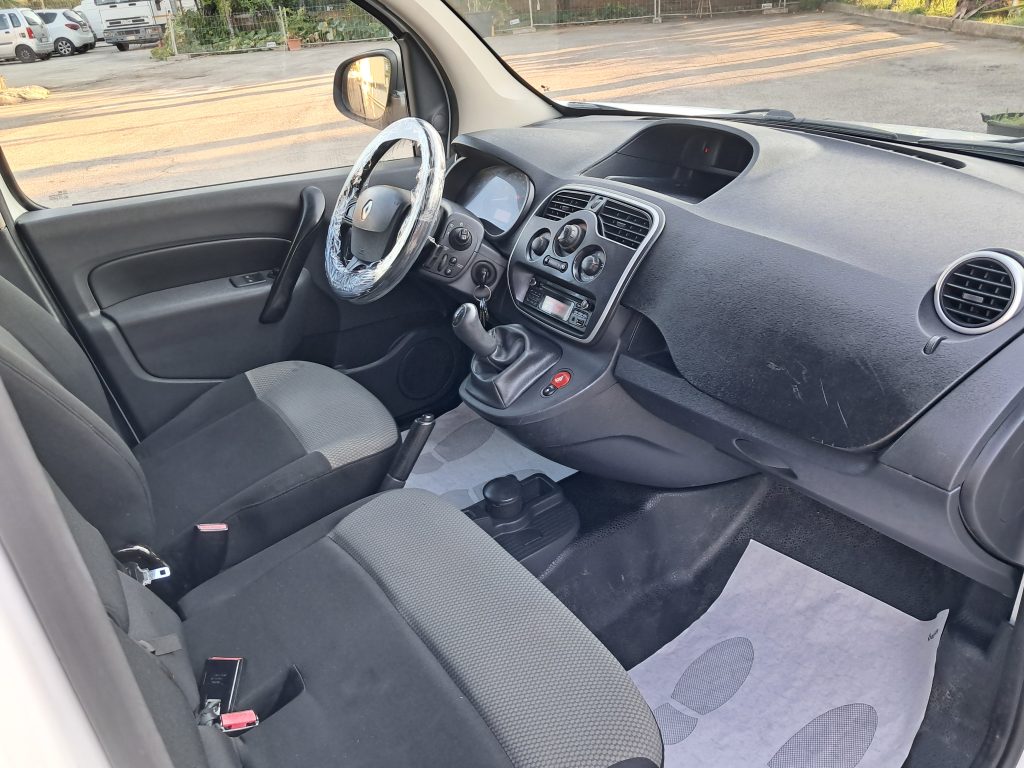 RENAULT KANGO MAXI 1.5 DCI 3 POSTI IN CABINA(NEOPATENTATI)