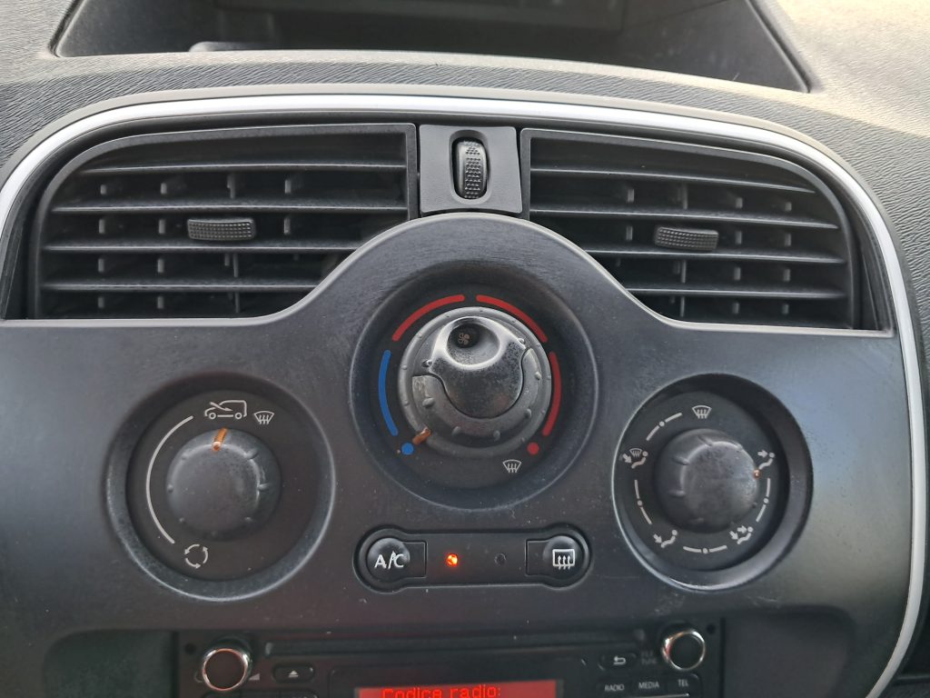 RENAULT KANGO MAXI 1.5 DCI 3 POSTI IN CABINA(NEOPATENTATI)