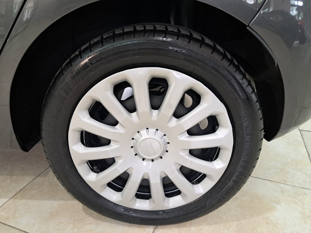 FORD FIESTA 1.2 BENZINA