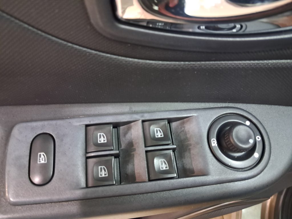 RENAULT CAPTUR R-LINK 1.5 DCI AUTOMATICA